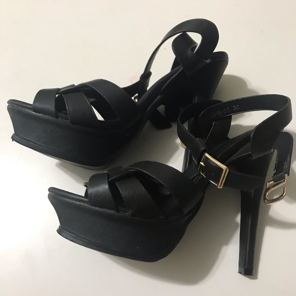 Shoes size 6